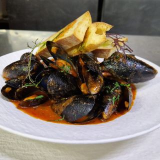 Midii cu sos de rosii