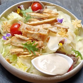 Salata Caesar cu piept de pui
