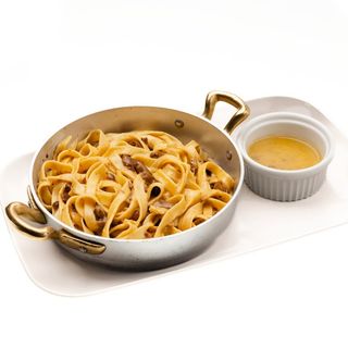 Tagliatelle proaspete cu ciuperci de padure si unt