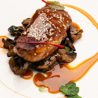 Piept de rata cu sos picant si mix de ciuperci