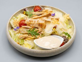 Salata Caesar cu piept de pui