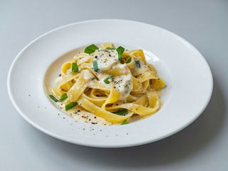 Tagliatelle proaspete cu sos Quattro Formaggi