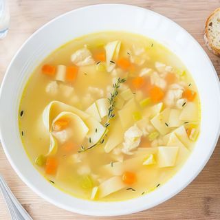 Ciorba de pui cu taitei