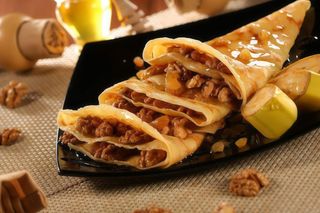 Clatite cu miere si nuca