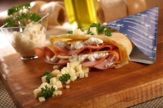 Clatite cu muschi, smantana si cascaval  