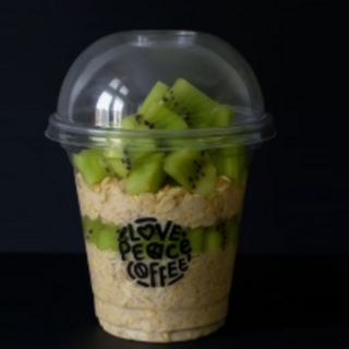 Gustare vegană cu ovăz  și kiwi 