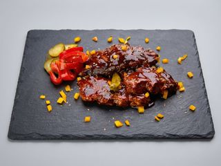 Coaste de porc picante cu sos barbeque