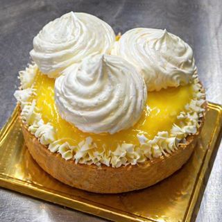 Tarta cu crema de kalamansi, lamaie si merengue