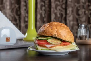 Sandwich cu sunca cascaval