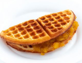 Waffle cu dulceață de caise și migdale