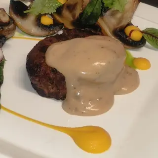Filetto Da Vinci cu sos gorgonzola/piper verde/trufe