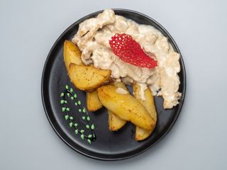 Pui gorgonzola cu cartofi cu rozmarin