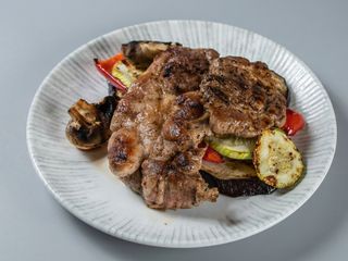 Ceafa de porc la grătar cu sos barbeque