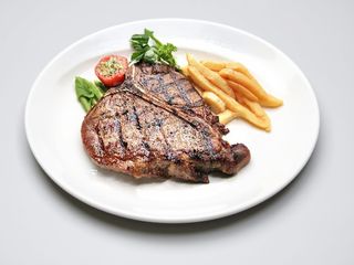 T - Bone Steak maturat pe pat de ruccola
