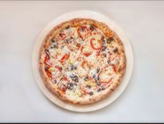 Pizza Capricciosa Ø 32cm + 1 sos gratis