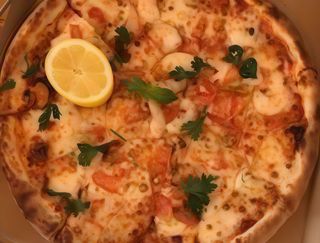 Pizza fructe de mare Ø 32cm + 1 sos gratis