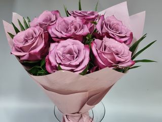 Buchet 7 trandafiri mov