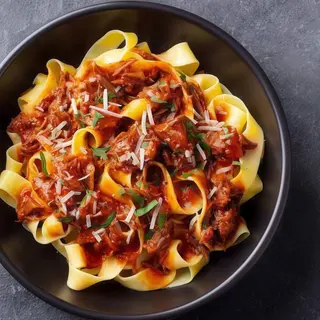 Paccheri cu rosii, burrata si busuioc