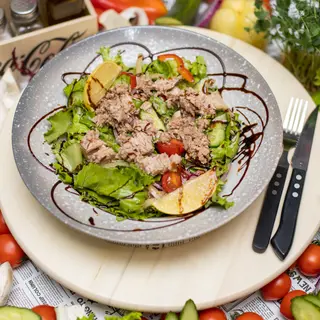 Salată Fresh cu Ton în Ulei de Măsline