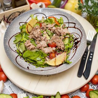 Salată Fresh cu Ton în Ulei de Măsline