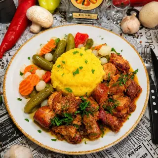 Carne la garnita cu Mamaliga