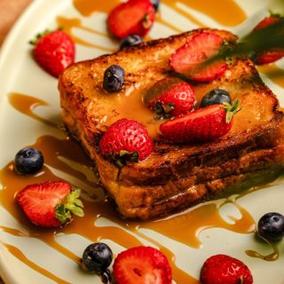 CARAMEL FRENCH TOAST