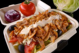 Salată cu carne rotisată