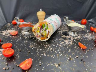 Snitel din piept de pui la lipie mare