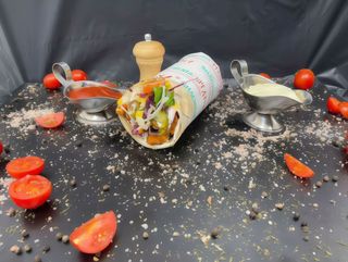 Snitel din piept de pui la lipie mare