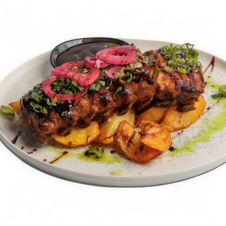 Coaste  de porc marinate si cartofi in untura