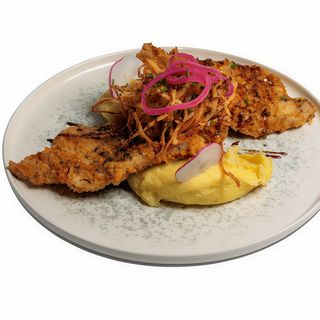 Cotlet de porc in crusta de pesmet,piure de cartofi si salata de varza alba