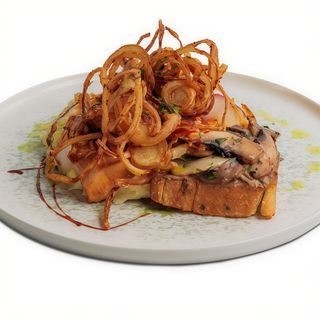 Curcan in sos de  vin,rosii cherry,piure de cartofi si salata de varza alba