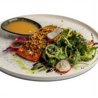 File de somon in crusta de fistic si sos de citrice