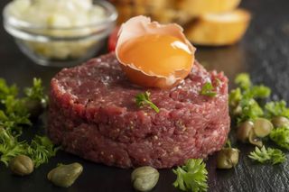 Tartar de vita cu ou aromatizat
