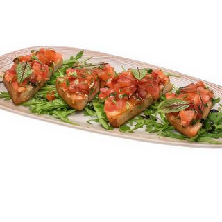 Bruschete cu rosii cherry si busuioc