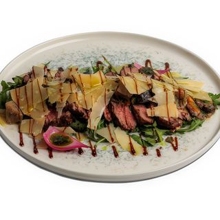 Tagliatta de vita cu porcini,rucola si scaglie de parmezan