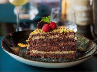 Tort cu ciocolata si fistic