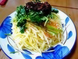 Salata de cartofi in sos picant