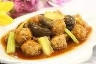 Chiftelute de porc cu ciuperci China si bambus