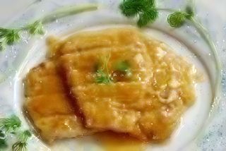 Piept de pui cu ardei gras in sos de lamaie