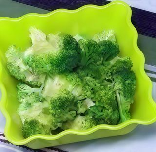 Broccoli cu sos de usturoi