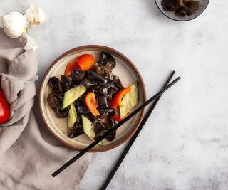 Ciuperci chinezesti cu urechi de lemn