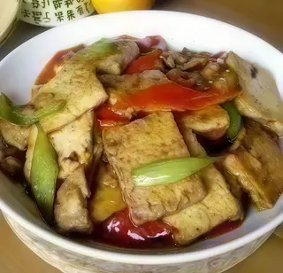 Carne de porc cu tofu in sos de soia