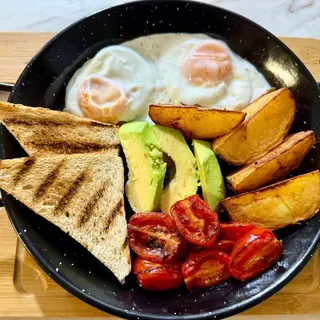 TIGAIE CU OUA OCHIURI SI AVOCADO