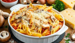 Penne alla gratte la cuptor cu sos rosu