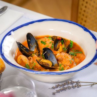 Zuppa di pesce - ton, somon, midii, creveți