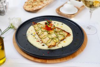 Dorada rosie in crusta de zucchini si crema de cartofi