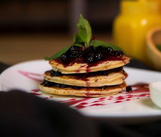 Pancakes cu duleata de afine