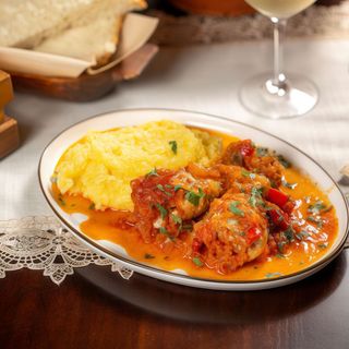 Ostropel de pui cu mămăliguță