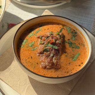 Borș de cartofi cu afumătură, smântână și tarhon